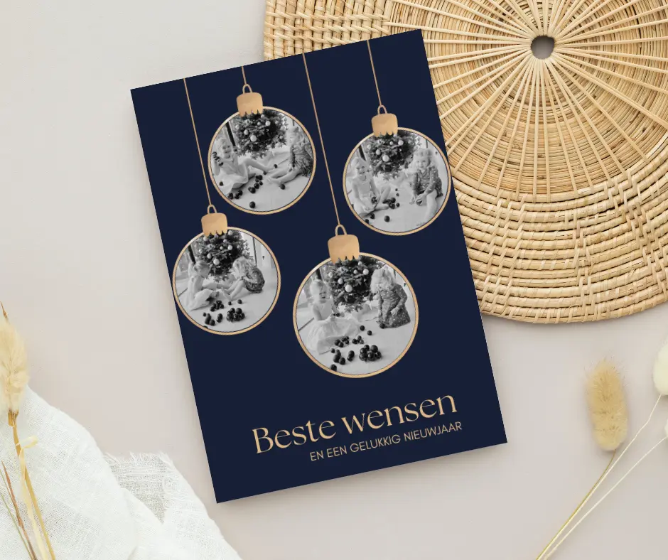 Kerstkaart met foto 'Kerstbal'