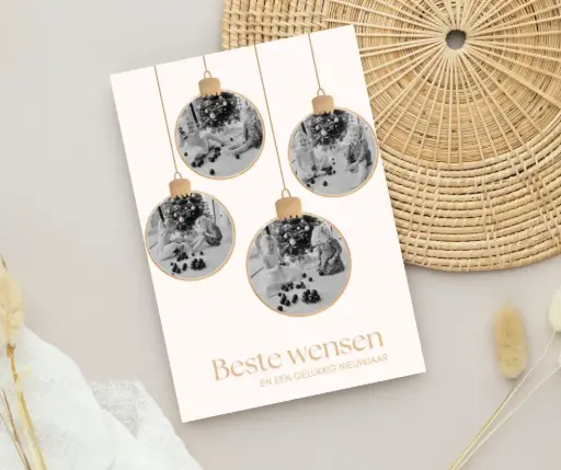 Kerstkaart met foto 'Kerstbal'